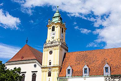 今日正式发售《岚与山之彼端》揭开如月车站神隐少女之谜
